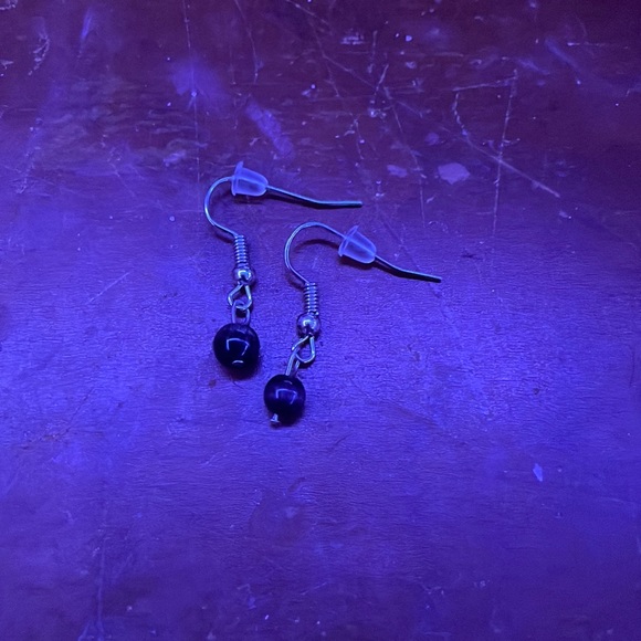 Black bead earrings - Picture 1 of 3